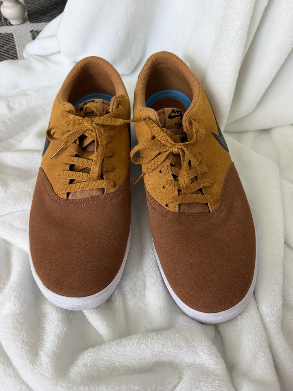 Nike Men’s Brown & Mustard Low-Top Sneakers
